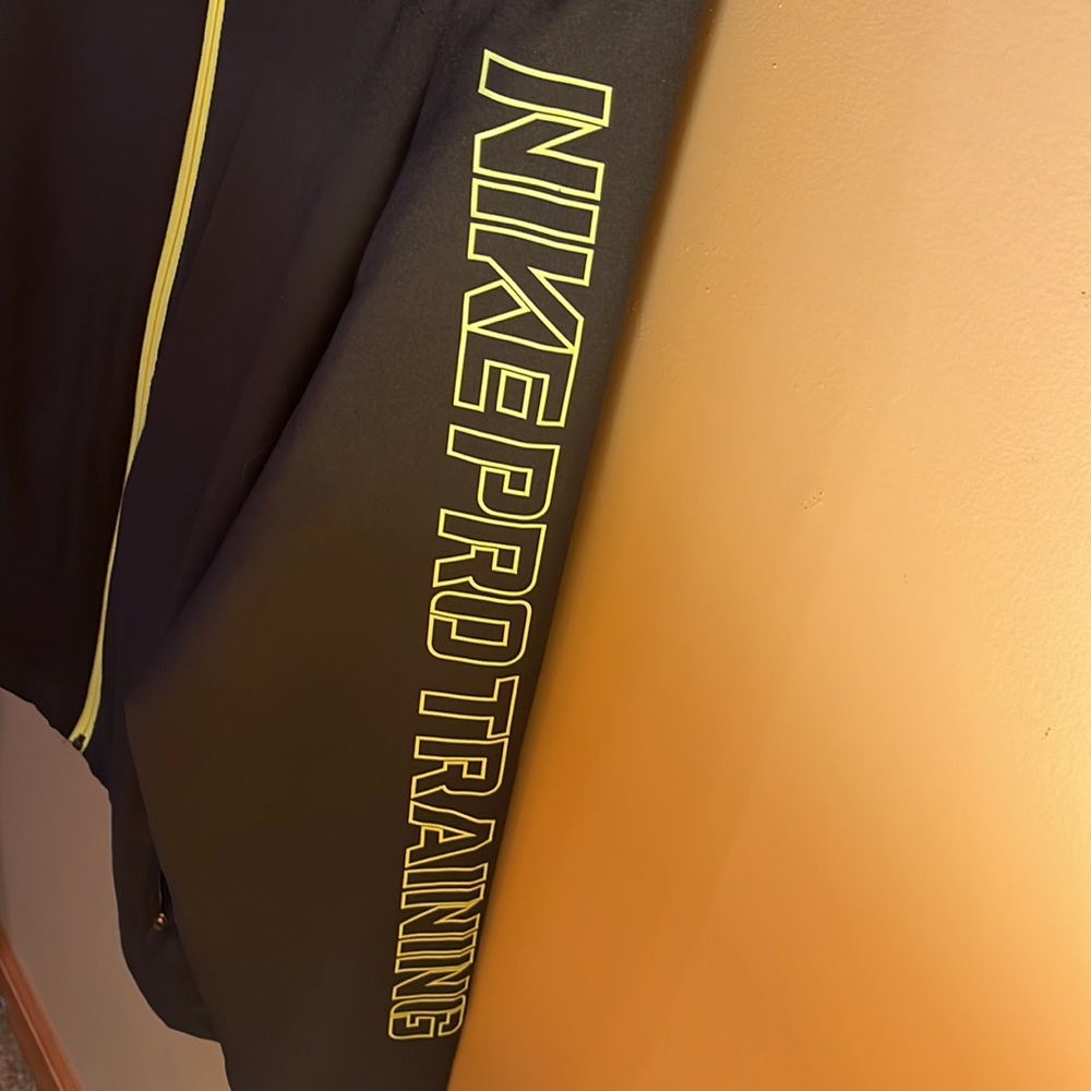 Nike Dri Fit jacket - Picture 4 of 8